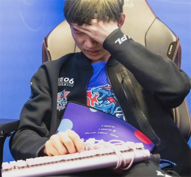 亚博游戏官网-今夜夏洛特黄蜂队长鼓劲——法甲节点到来，质疑声仍在，轮换策略成焦点(夏洛特对线狂铁)